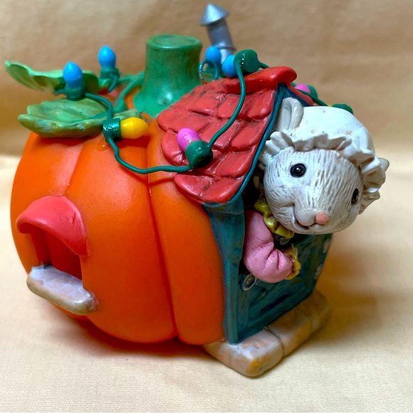 Peter Peter Pumpkin Eater Hallmark Ornament - Picture 1 of 9